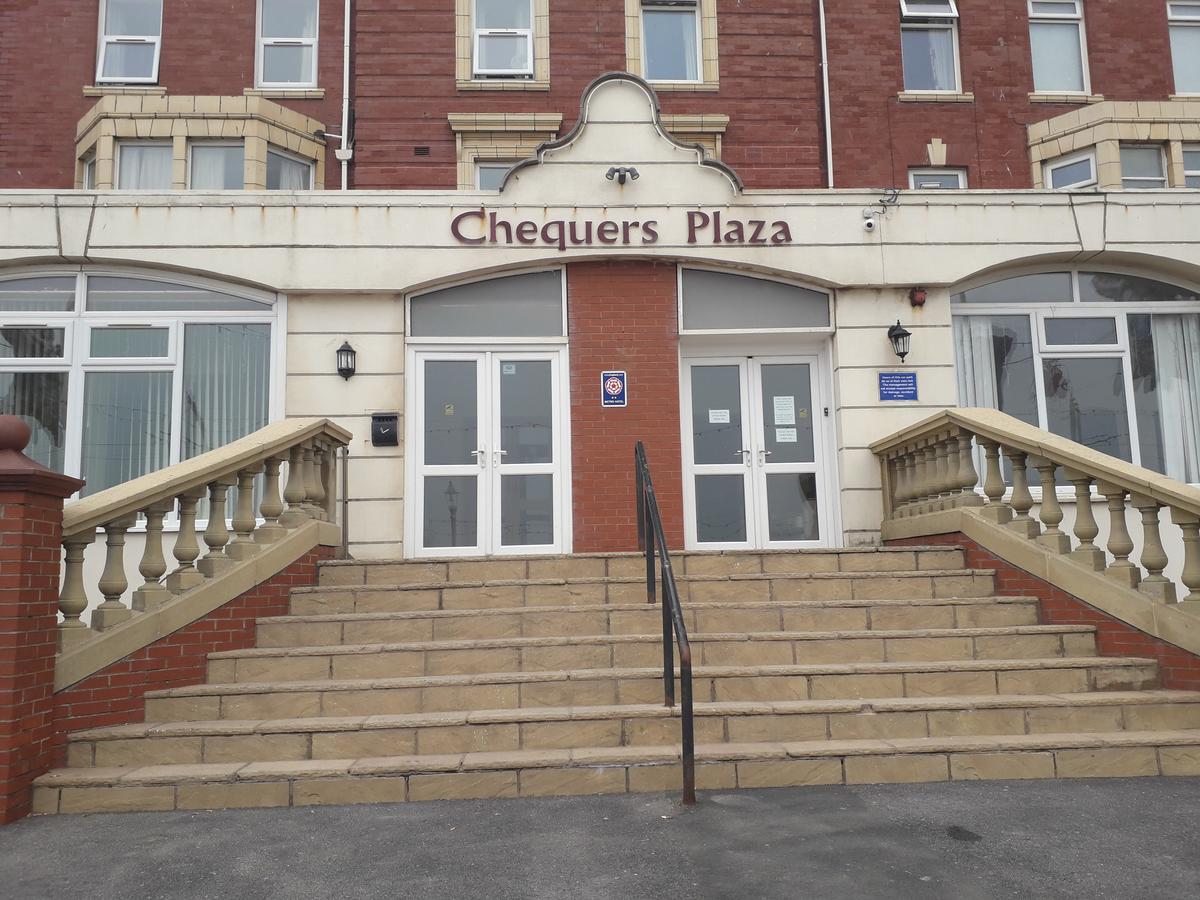 Chequers Plaza Hotel แบล็คพูล ภายนอก รูปภาพ